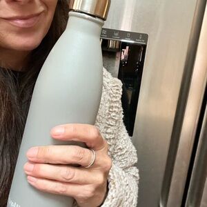 SWELL Original Bottle | 17oz Grey Silver-Superior Performance Sleek Silhouette.